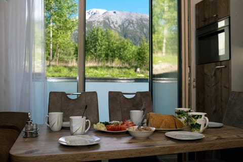 Food and drinks, Dining area