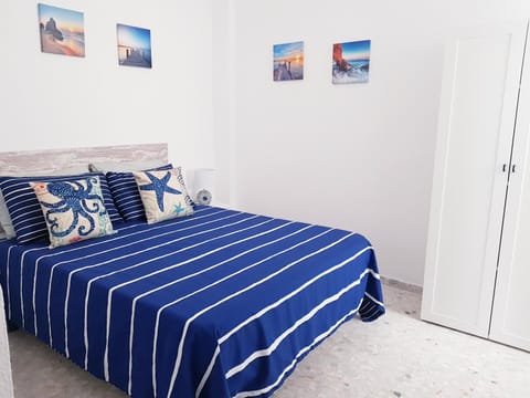 Bed, Photo of the whole room, Bedroom, heating, internet, soundproof, wardrobe