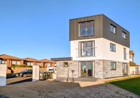 Bournemouth Beach & Sea Views House in Bournemouth