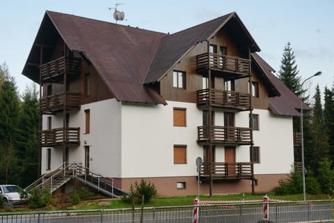 Property building, Facade/entrance, On site