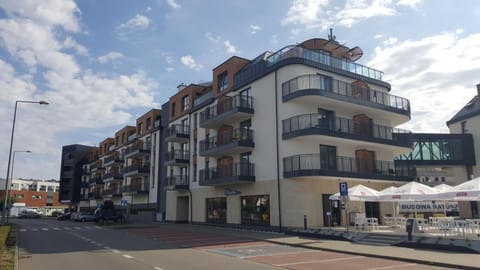 Property building, Neighbourhood, Street view, Location, Parking