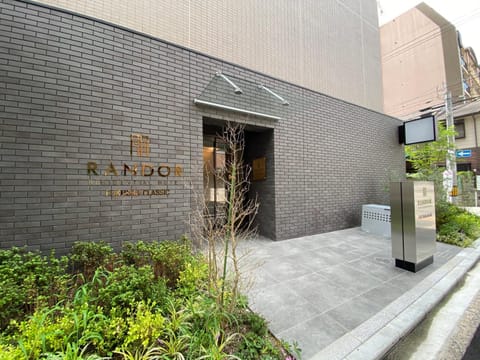 Facade/entrance