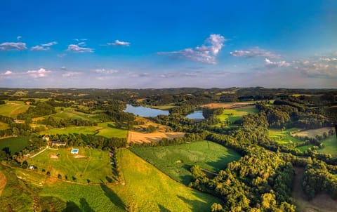 Bird's eye view, Area and facilities