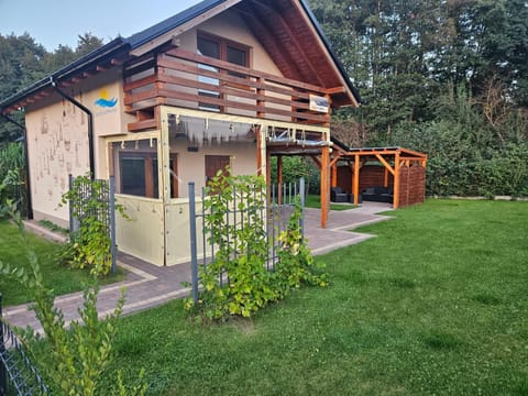 OSADA CZTERY PORY ROKU -DOM LATO House in Pomeranian Voivodeship