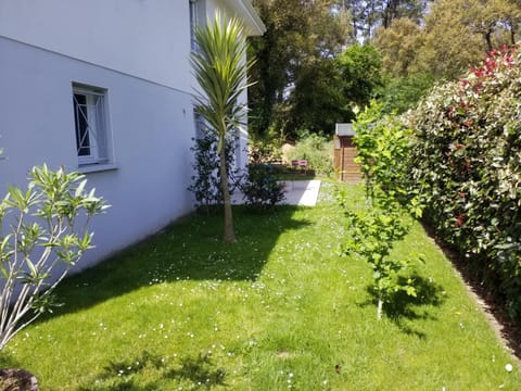 Facade/entrance, Garden