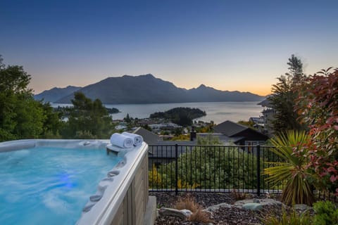 Hot Tub, Lake view, Mountain view, Pool view, Sunset