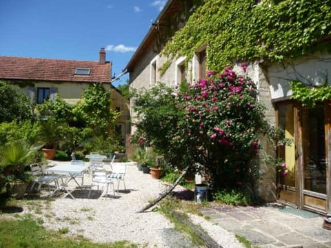 La grange Farm Stay in Bourgogne-Franche-Comté