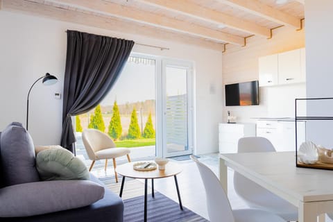 TV and multimedia, Kitchen or kitchenette, Living room, Seating area, Dining area