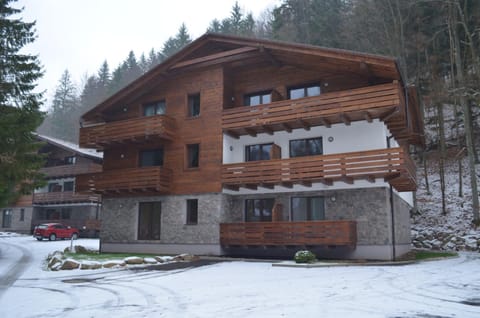 Property building, Day, Natural landscape, Winter, Mountain view