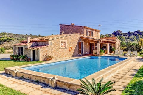Property building, Natural landscape, Garden, Swimming pool, sunbed