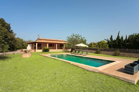 Property building, Day, Garden, Garden view, Pool view, Swimming pool, sunbed