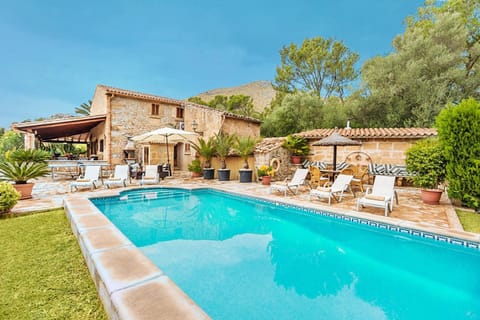 Property building, Swimming pool, sunbed