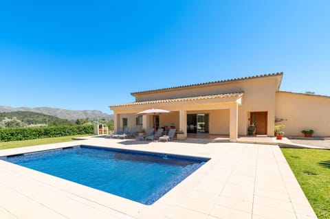 Property building, Patio, Day, Natural landscape, Mountain view, Pool view, Swimming pool, sunbed