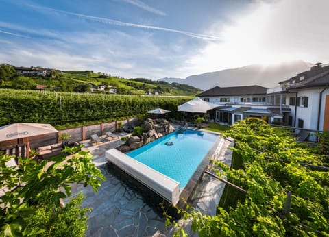 Property building, Garden, Swimming pool