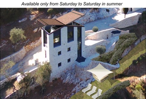 VILLETTA FARFALLINA "The unique property in the world with an openable roof" House in Lucca