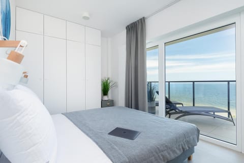 Bed, View (from property/room), Balcony/Terrace, Photo of the whole room, Bedroom, Sea view