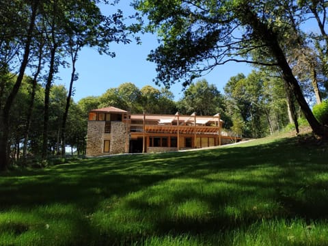 Property building, Facade/entrance, Spring, Day, Natural landscape, Garden, Garden view