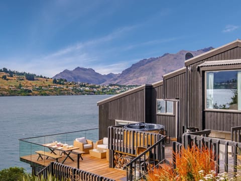 Property building, Balcony/Terrace, Lake view, Mountain view