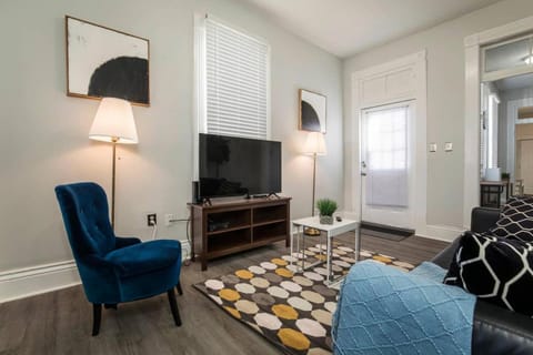 Louisville Dream House 4BR 2BA by CozySuites House in Louisville