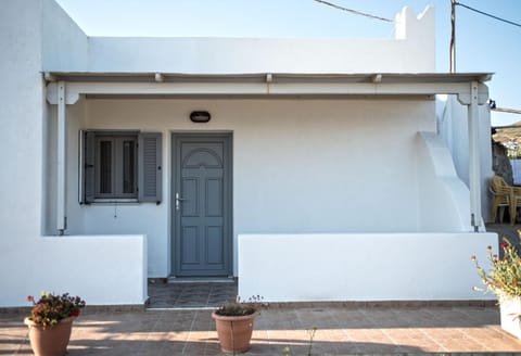 Molos Studios Apartment hotel in Naxos, Naxos and Lesser Cyclades, Greece