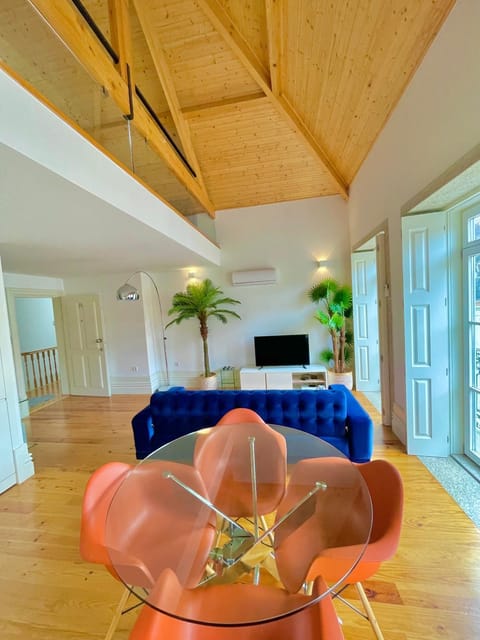 Kitchen or kitchenette, Living room, Seating area