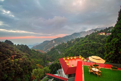 Bird's eye view, Seating area, Mountain view, Sunset