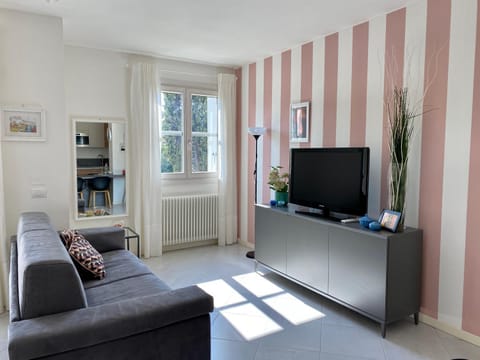 Day, Living room, Seating area, Time of day