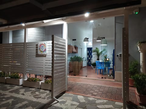 Patio, Facade/entrance
