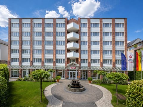 Property building, Day