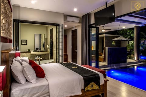 Bed, TV and multimedia, Bedroom, Pool view