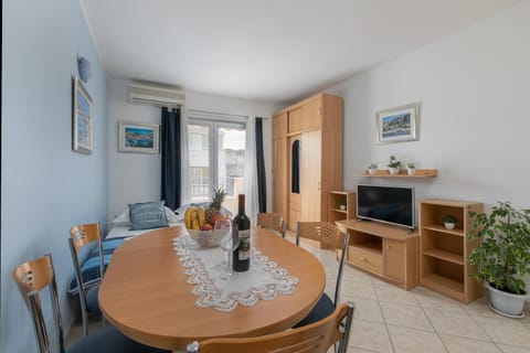 Balcony/Terrace, Kitchen or kitchenette, Living room, Decorative detail, Dining area