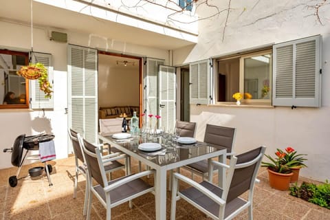 Patio, Off site, BBQ facilities, Balcony/Terrace