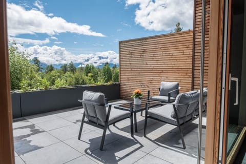 Property building, Balcony/Terrace, Living room