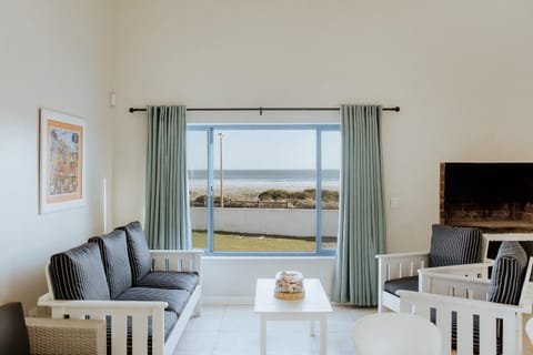 View (from property/room), Lounge or bar, Sea view