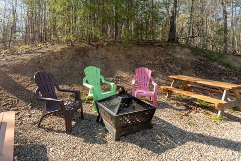 All About the View-Free Dollywood ticket, 5 BR, 4 Bath Family retreat w mountain views, privacy House in Pigeon Forge