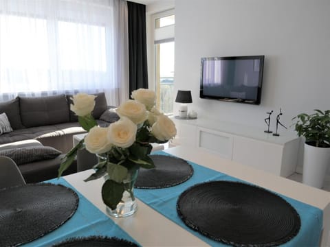 Communal lounge/ TV room, Balcony/Terrace