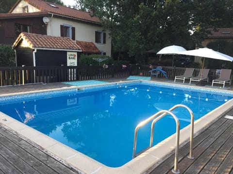 Property building, Swimming pool, sunbed