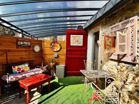 Facade/entrance, Garden, Balcony/Terrace