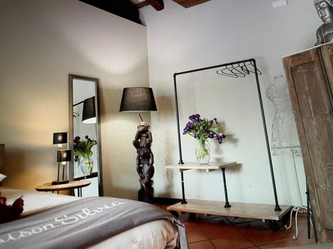 Photo of the whole room, Bedroom, wardrobe