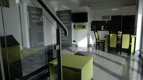 Kitchen or kitchenette, Living room, Seating area, Dining area