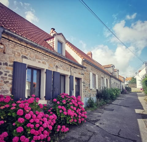 Neighbourhood, Street view
