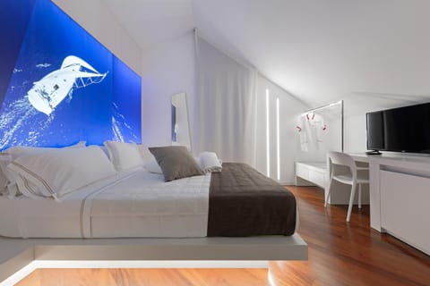 TV and multimedia, Photo of the whole room, Bedroom