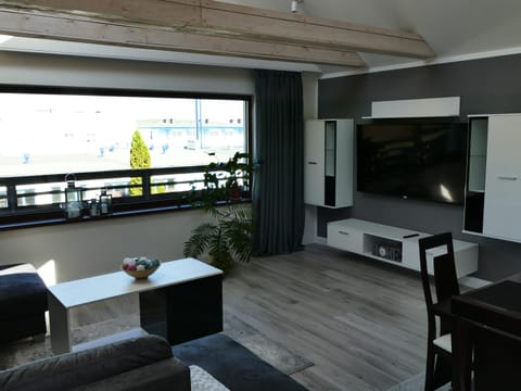 Communal lounge/ TV room, TV and multimedia, Balcony/Terrace, Living room, Seating area