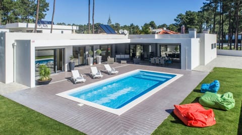 Property building, Garden, Garden, Garden view, Pool view, Swimming pool