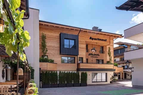 Property building, Facade/entrance, View (from property/room), Balcony/Terrace