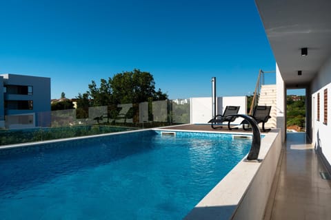 Property building, Day, Pool view, Swimming pool, sunbed