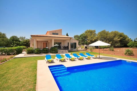 Property building, Facade/entrance, Off site, Garden, Garden view, Pool view, Swimming pool
