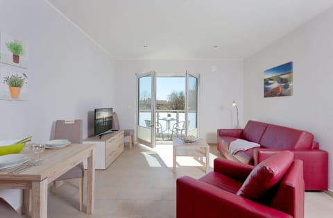 TV and multimedia, Balcony/Terrace, Living room, Seating area, Dining area