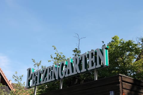 Day, Property logo or sign