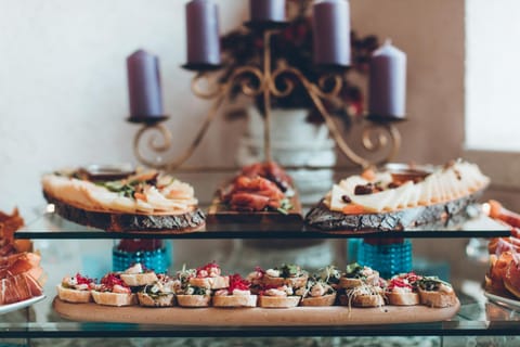 Property building, Food and drinks, Breakfast, Buffet breakfast